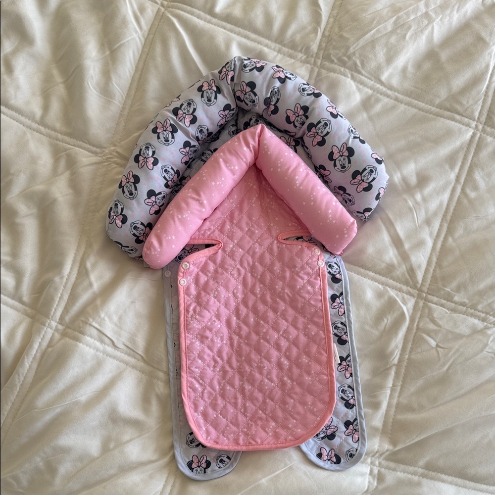 Minnie Mouse car seat insert